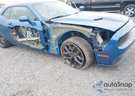 2022 Dodge Challenger Sxt z USA, uszkodzony, nr VIN 2C3CDZAG8NH205736